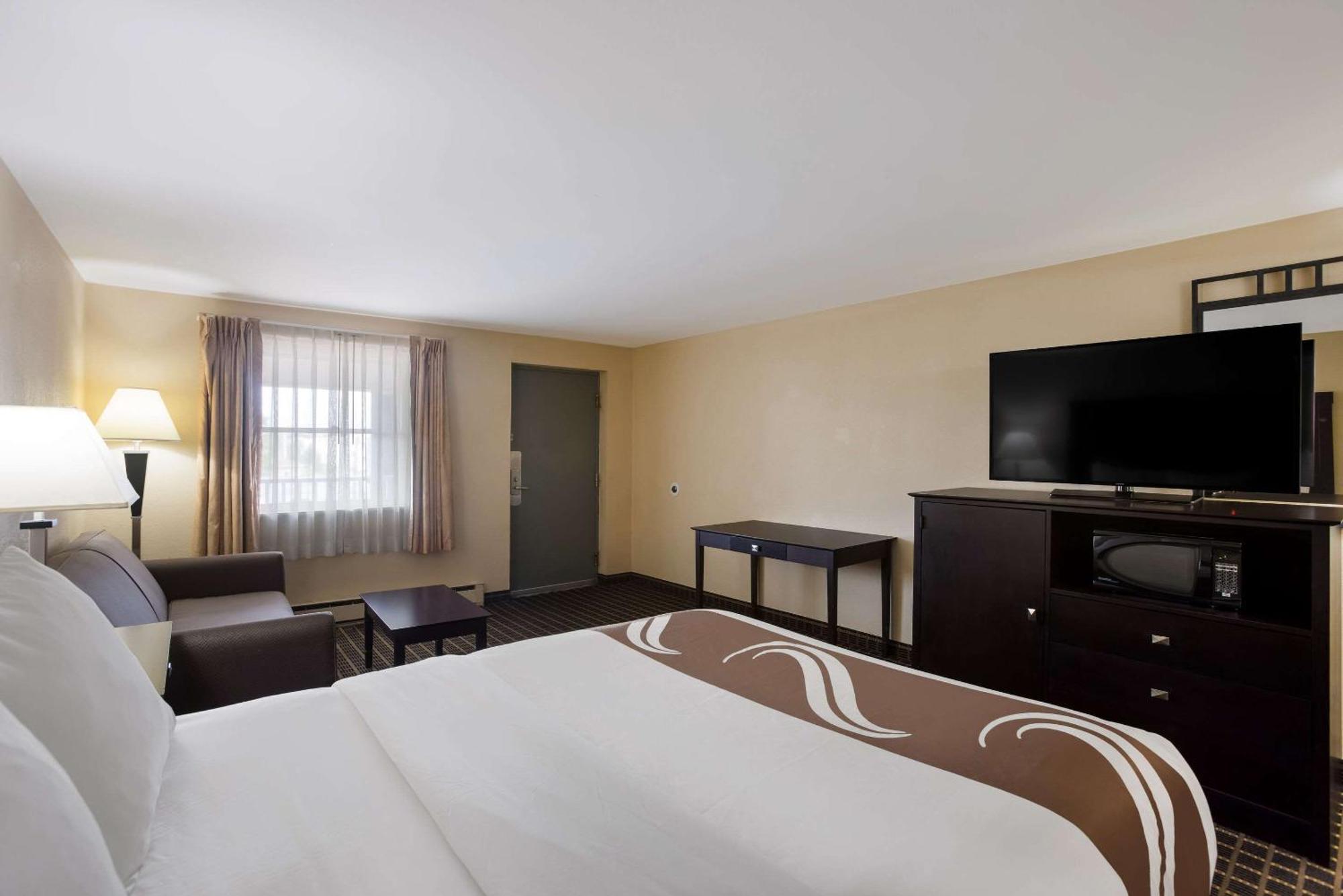 Quality Inn & Suites Big Rapids Near University Exterior foto