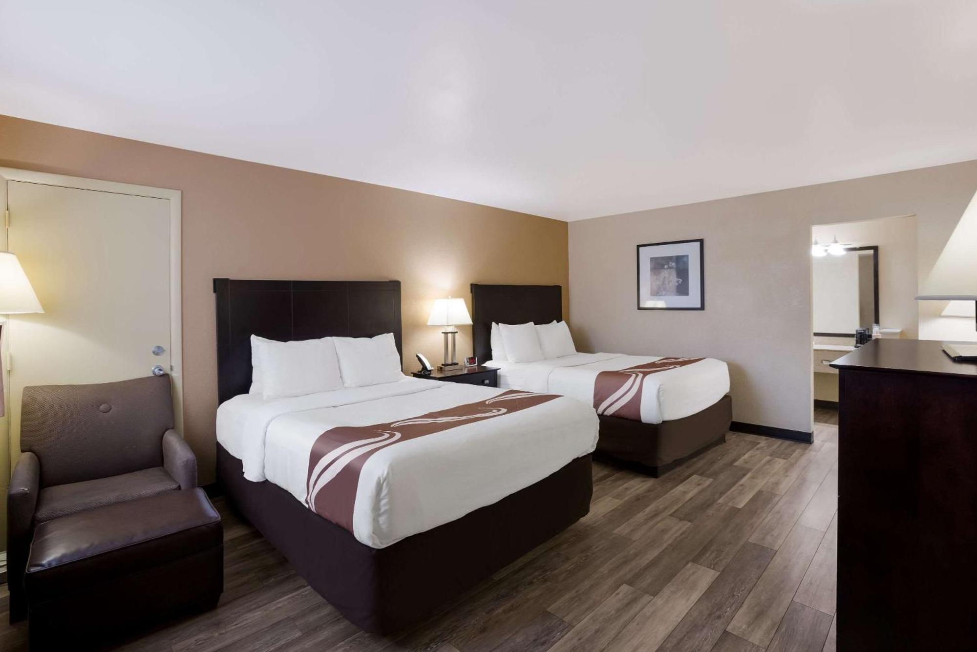 Quality Inn & Suites Big Rapids Near University Exterior foto